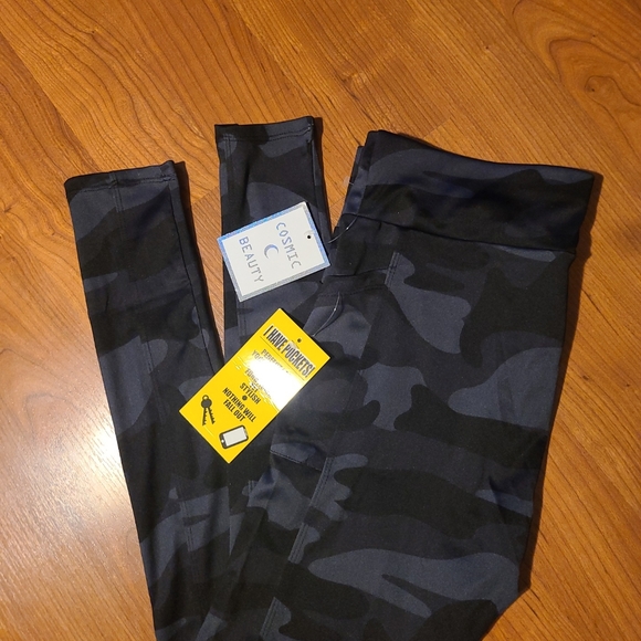 NWT Size 1x Camo Black And Gray Leggings By Cosmic Beauty - Picture 9 of 9